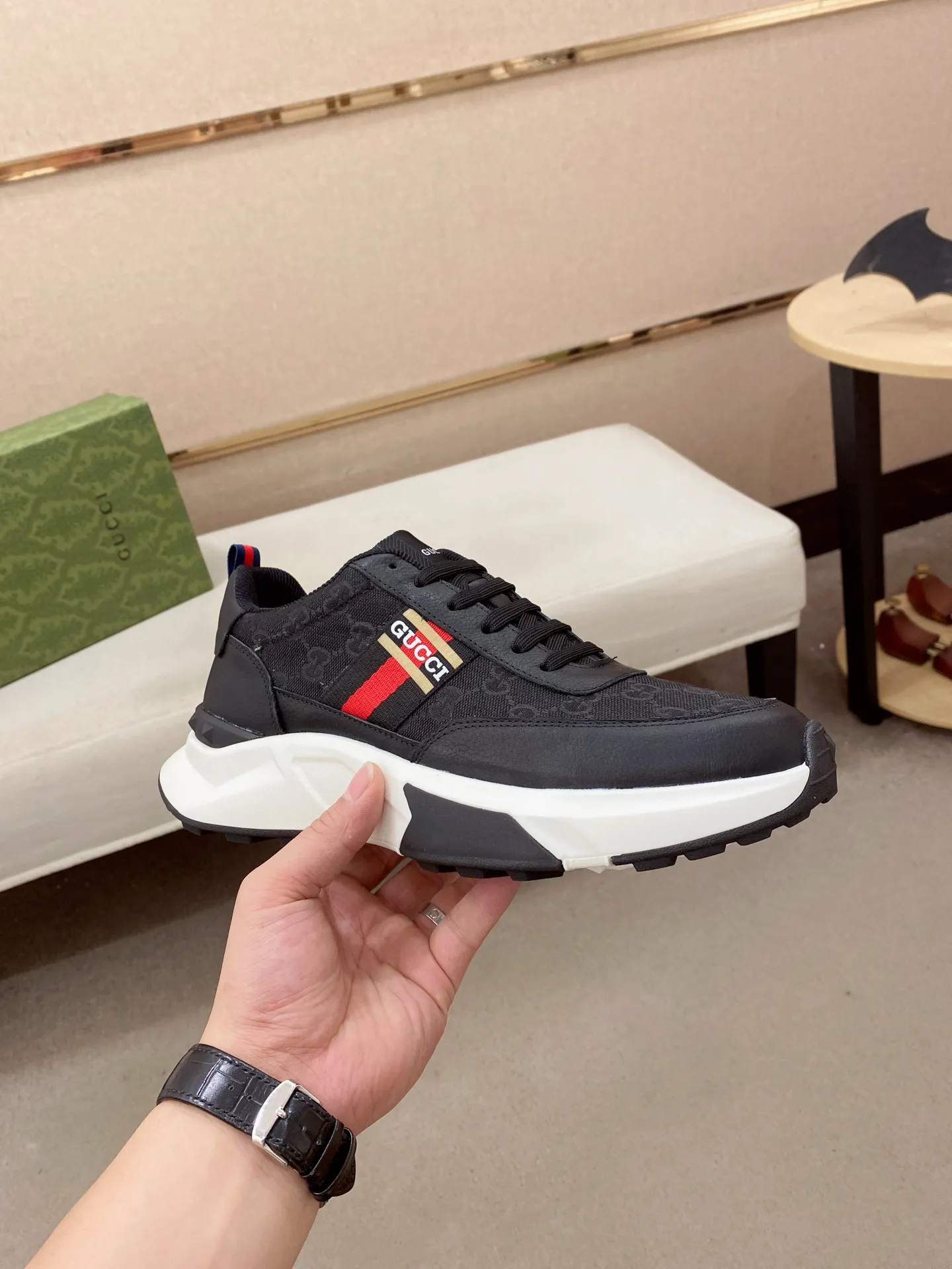 Men's men's shoes💰 462💰🇮🇹🇮🇹GUCCI🔍🔍new models are on sale at the same time at the counter. The uppers🇮🇹 are made of top-grain cowhide imported from Italy. Fully imported genuine leather lining 💪💪, completely 1⃣️ to 1⃣️ replica 🇮🇹💪💪, ⚠ sole: original sole provided by the original factory, exclusive movable molded sole super comfortable, ⚠ original factory follow-up, 🔍🔍 high quality, you can go in and out of the counter at will, welcome to compare⚠. Code number:38-44